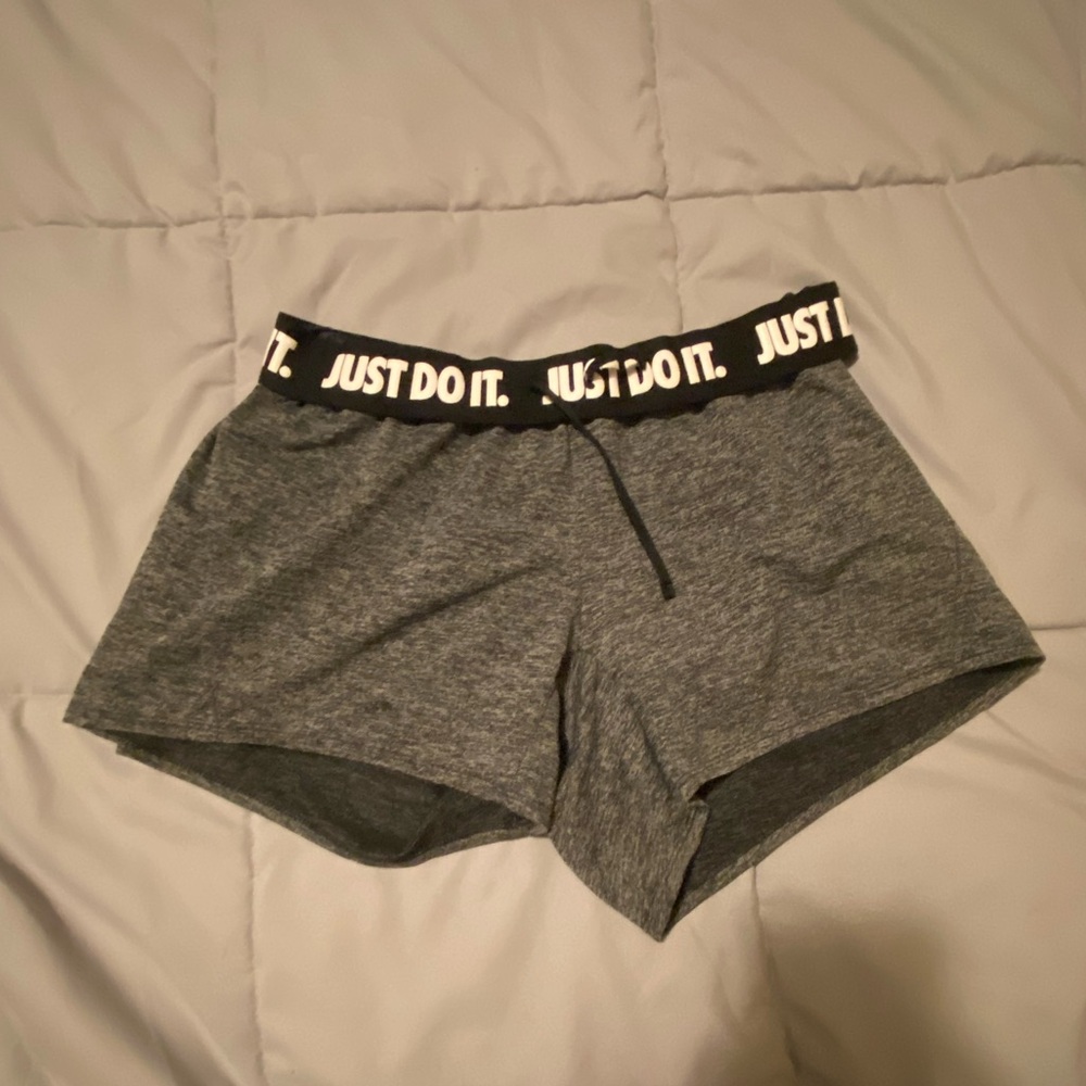 Nike dri-fit training shorts with foldable waistband. Heather gray/black. Size M